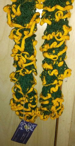 New With Tags U of O Ducks Fan Scarf!