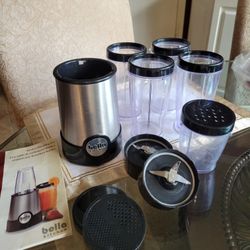 Bella Kitchen Rocket Blending Set. Excellent Working. 15 Piece. Make Your Own Smoothies. Cups Machine Washable. 2 Different Blades. Grindes. Stainless