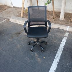 office chair like new