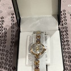 Women’s Disney watch- Silver And Gold Link With Extra Links Included