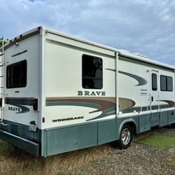 Brave - Winnebago  RV 30 Ft -2001