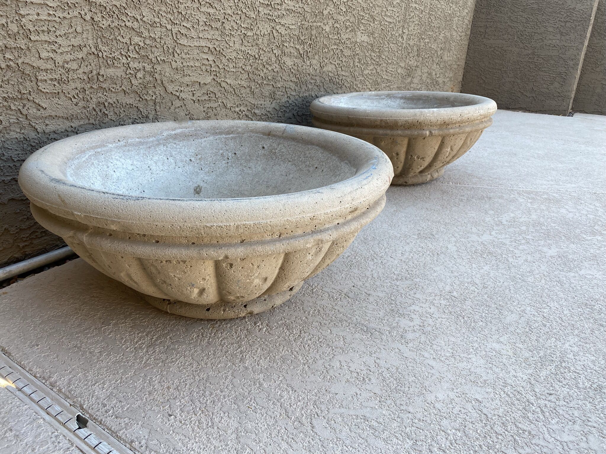 2 XL COMMERCIAL HEAVY CONCRETE GARDEN POTS. PAIR HUGE CEMENT PLANTERS . ( W~ 30 1/2 Inches x H ~ 14 Inches ) PAIR s ONLY $155.oo SILVERADO RANCH
