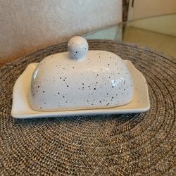 Butter Dish. Ceramic. Excellent Condition 