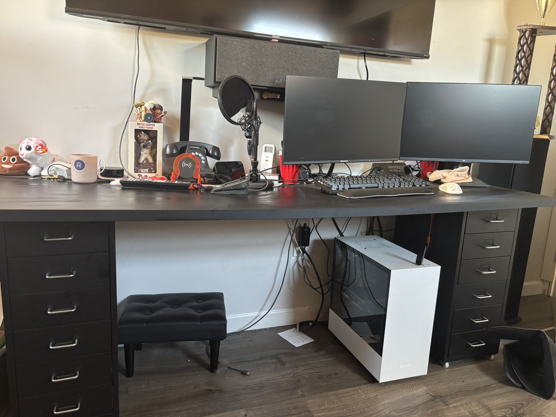 Large Gaming Desk And Gaming Chair