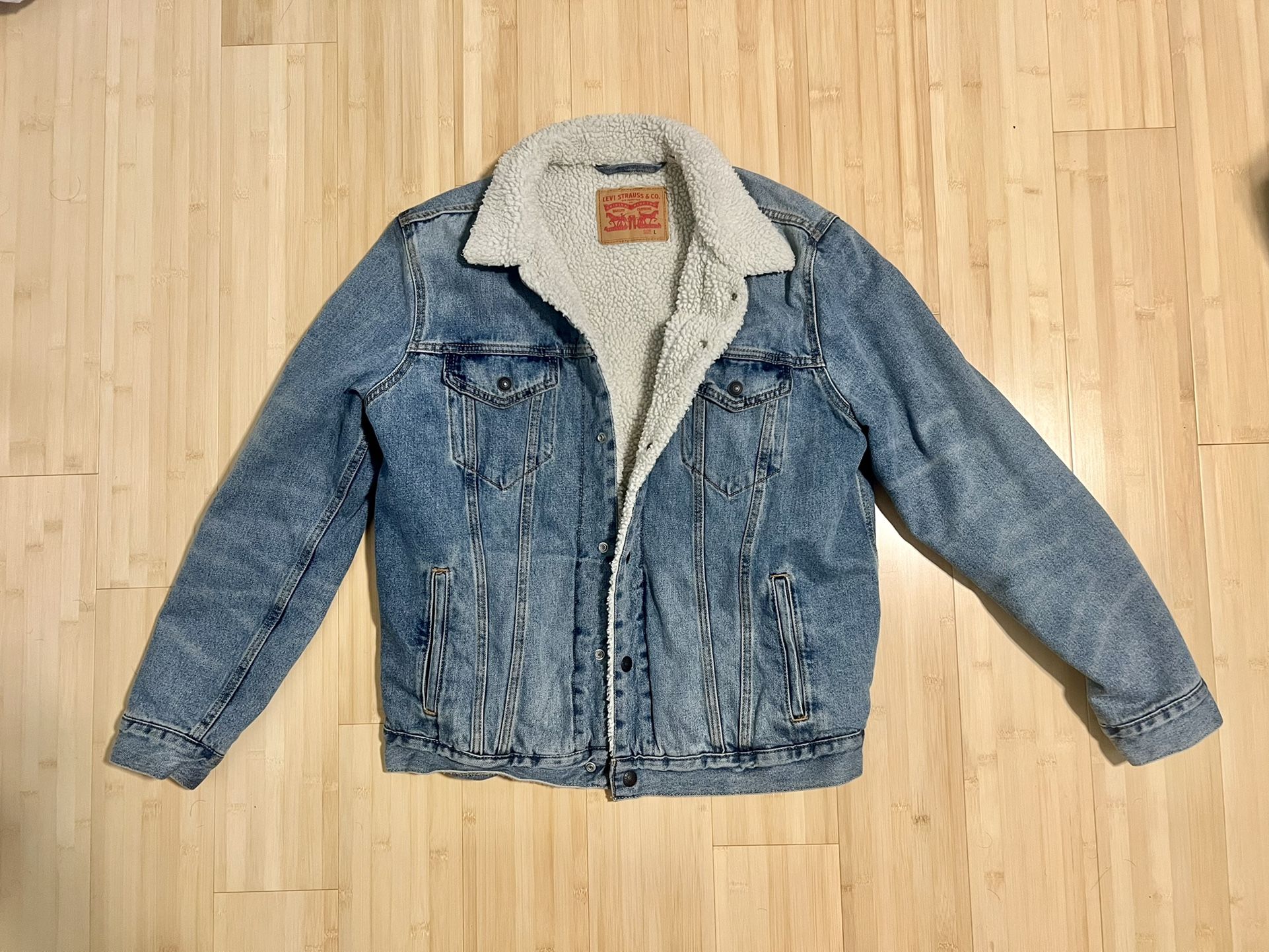 Levi’s Mens Sherpa Trucker Denim Jacket (size L) - Light Wash D