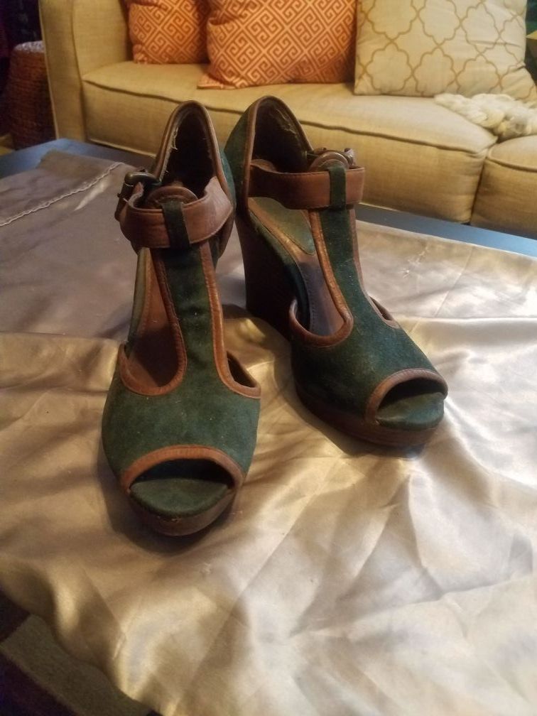 Aldos Navy green suede wedge