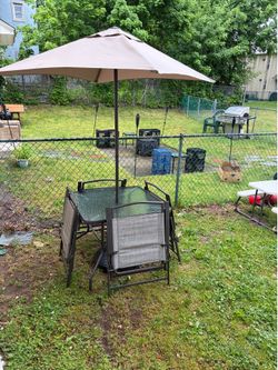 Patio set: Umbrella and Base Included