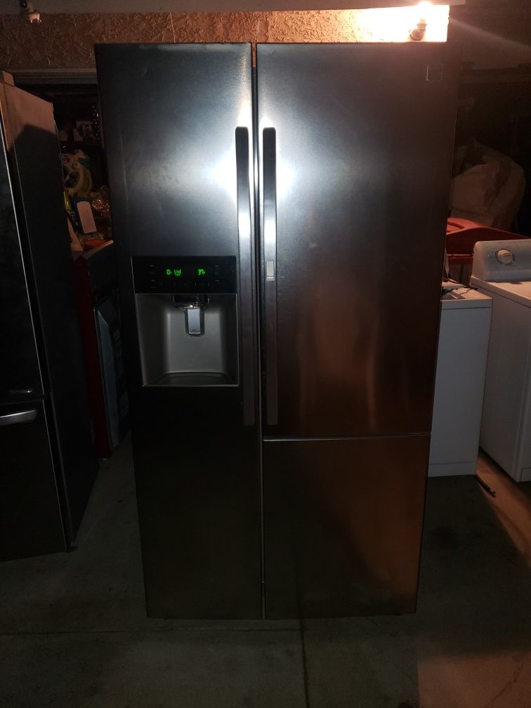 Kenmore Refrigerator working in great conditions ice maker doesn't work