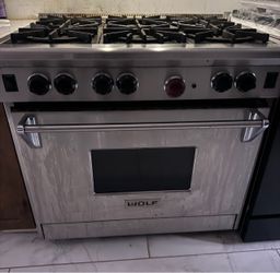 36 inch Wolf range with 6 burners