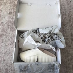 Nike Mind 001 Sail size 8W/6.5Y