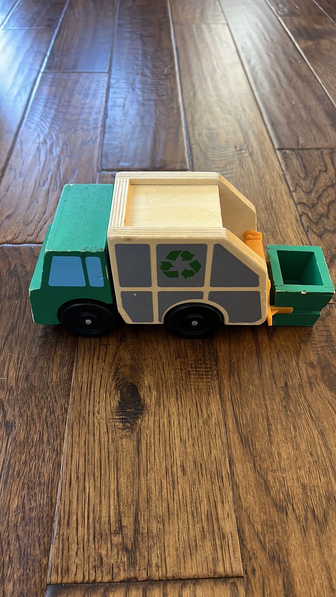 Melissa and Doug Classic garbage Truck