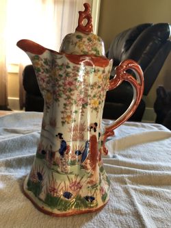 Exquisites vintage Nippon chocolate teapot/pitcher1800’s