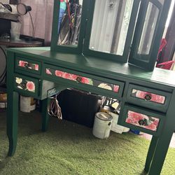 Beautiful Green Vanity with Detachable mirror and light.