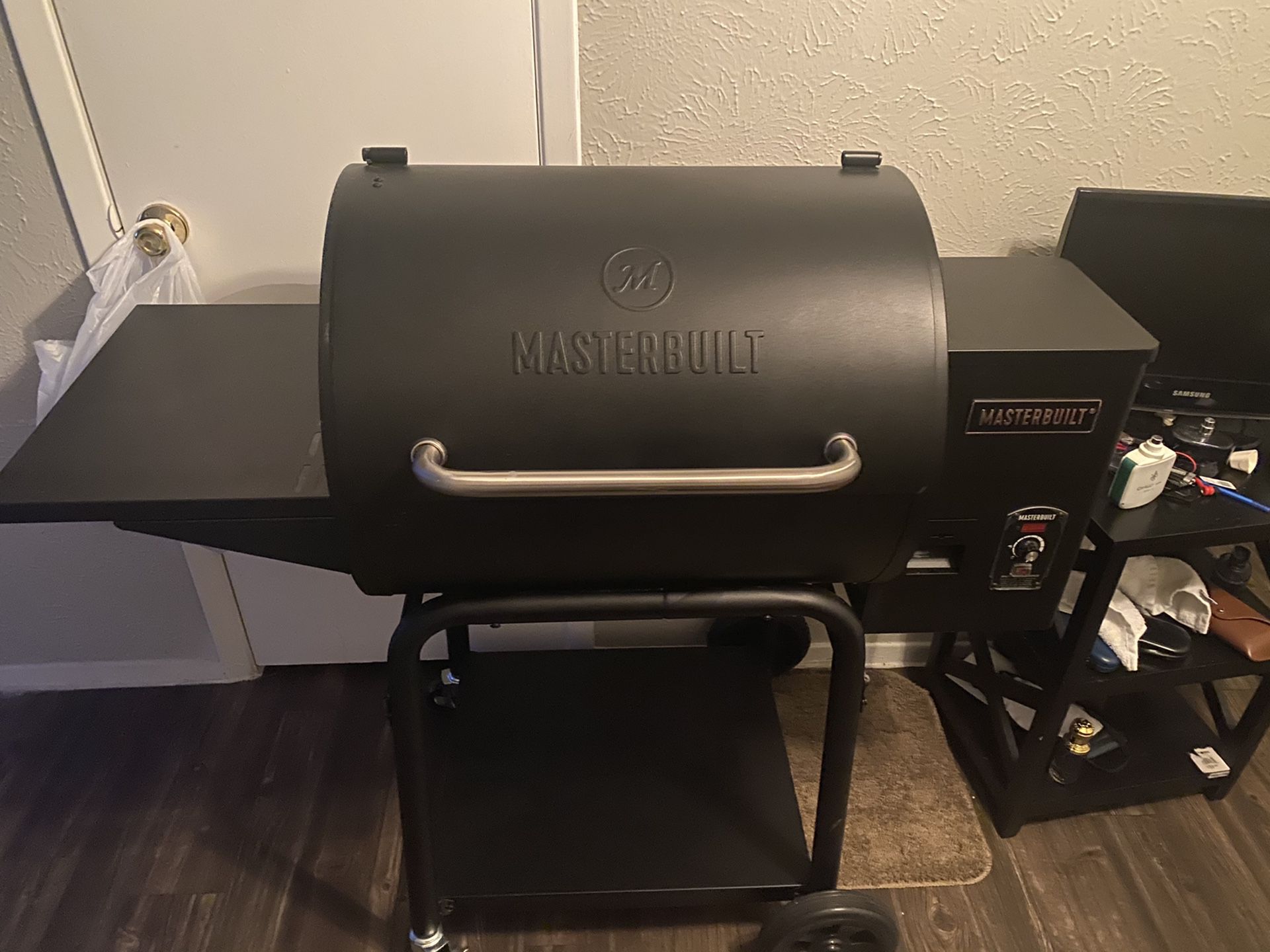 BBQ grill... brand new never used... $200 obo