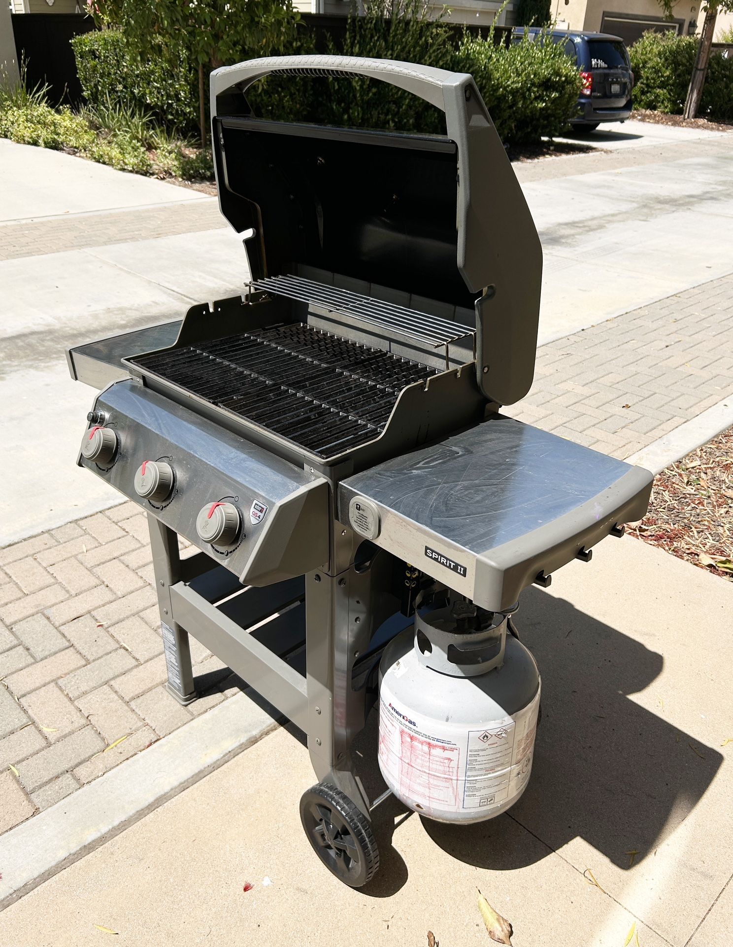 Weber 3 - Burner Liquid Propane gas Grill Spirit II + Tool Set & Tray