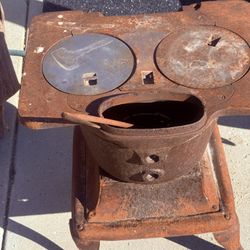 Moving sale 🔥 Antique Cast Iron Wood Stove – Rustic & Heavy Duty