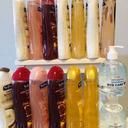 $40 Body Wash Bundle For Everything  It’s 591ml Each Bottle Brand New And Pick Up Gahanna
