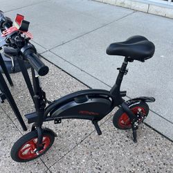 Jetson Bolt Electric Bike, Foot Pegs, Easy-Folding, Built-in Carrying Handle, Twist Throttle, Cruise Control, Up to 15.5 MPH, Range Up to 15 Miles, Ag