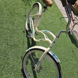 Woman’s Cruiser Bike 