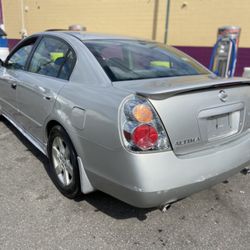2004 NISSAN ALTIMA 3.5 SE / 143,000MILES AC/HEAT WORKS RUNS AND DRIVES GOOD