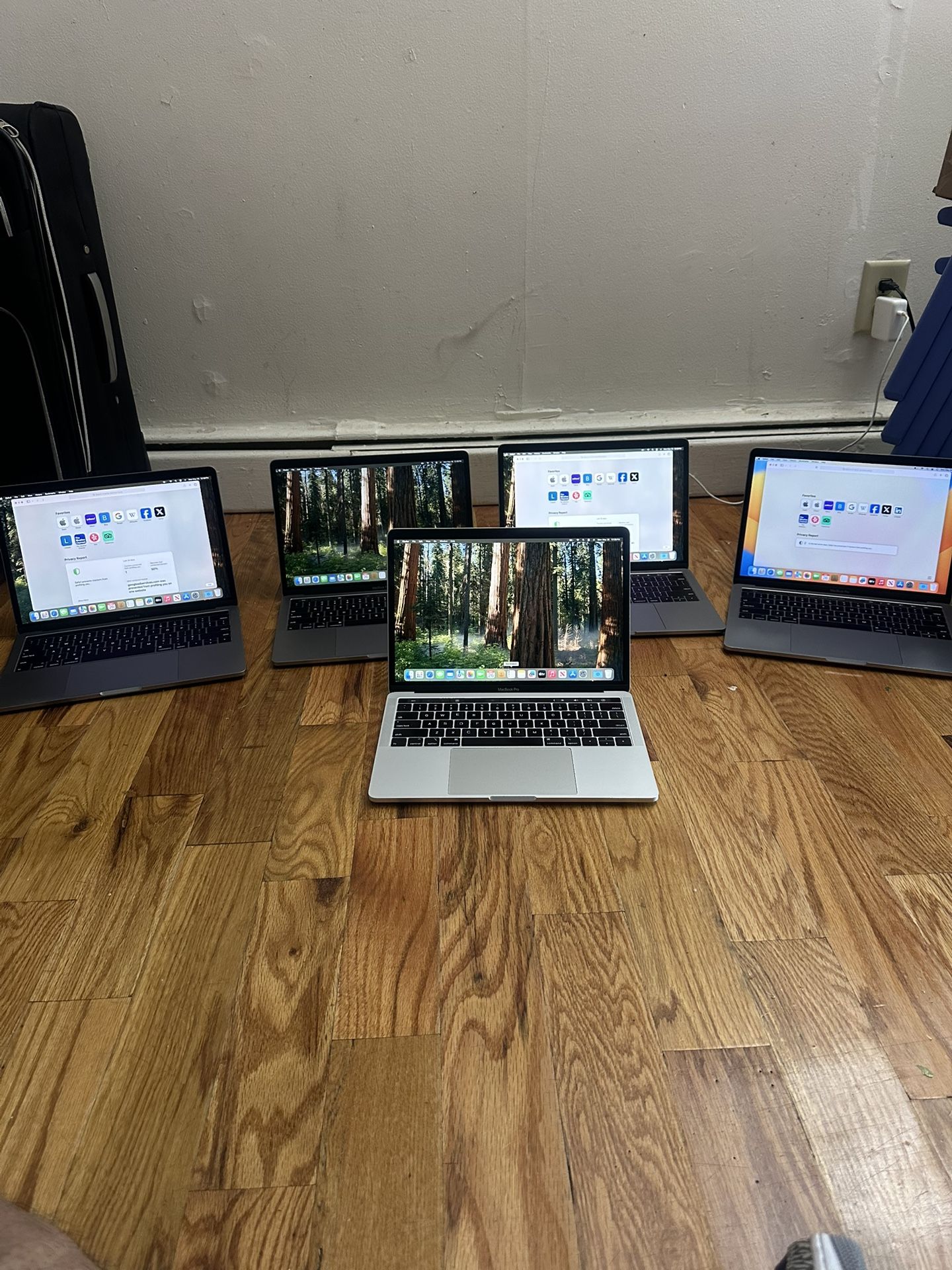 For Sales 5 MacBooks Pro 2017,18,19,20