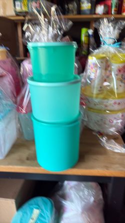 Tupperware set