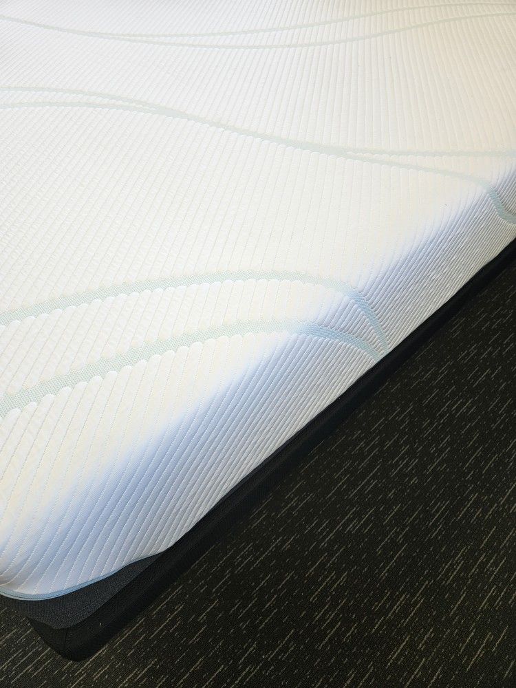 Tempur-Pedic Proadapt 45% Off!!!!
