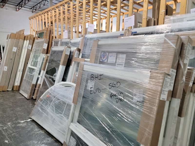 New Impact windows and Doors/Nuevas puertas y Ventanas de impactos