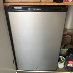 Frigidaire Compact Refrigerator/Freezer 4.4 Cu