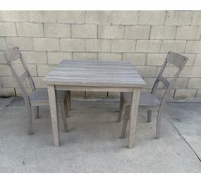 Mesa y 2 sillas