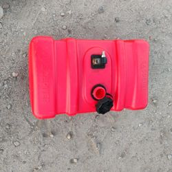 SCEPTER 9 GALLON PLASTIC GAS CONTAINER 