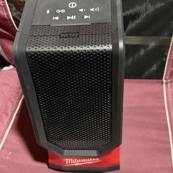 BRANDNEW M18 BLUETOOTH SPEAKER WITH BATTERY 