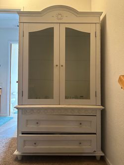 White hutch