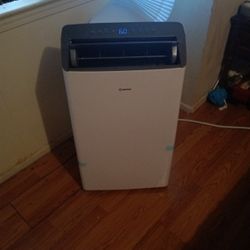 1200 BTU Stand Up AC With Everything 