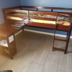 SINGLE BOYS BED WITH LATTER AND DESK