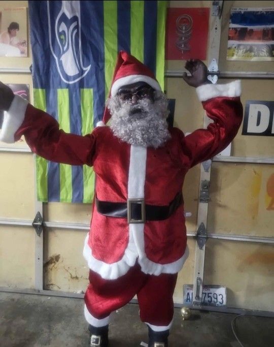 RARE VINTAGE 5' 3" TALKING/SINGING AFRICAN AMERICAN SANTA IN WORKING CONDITION