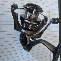 Abu Garcia Revo SX Spinning Reel - Size 30 RT hand retrieve 