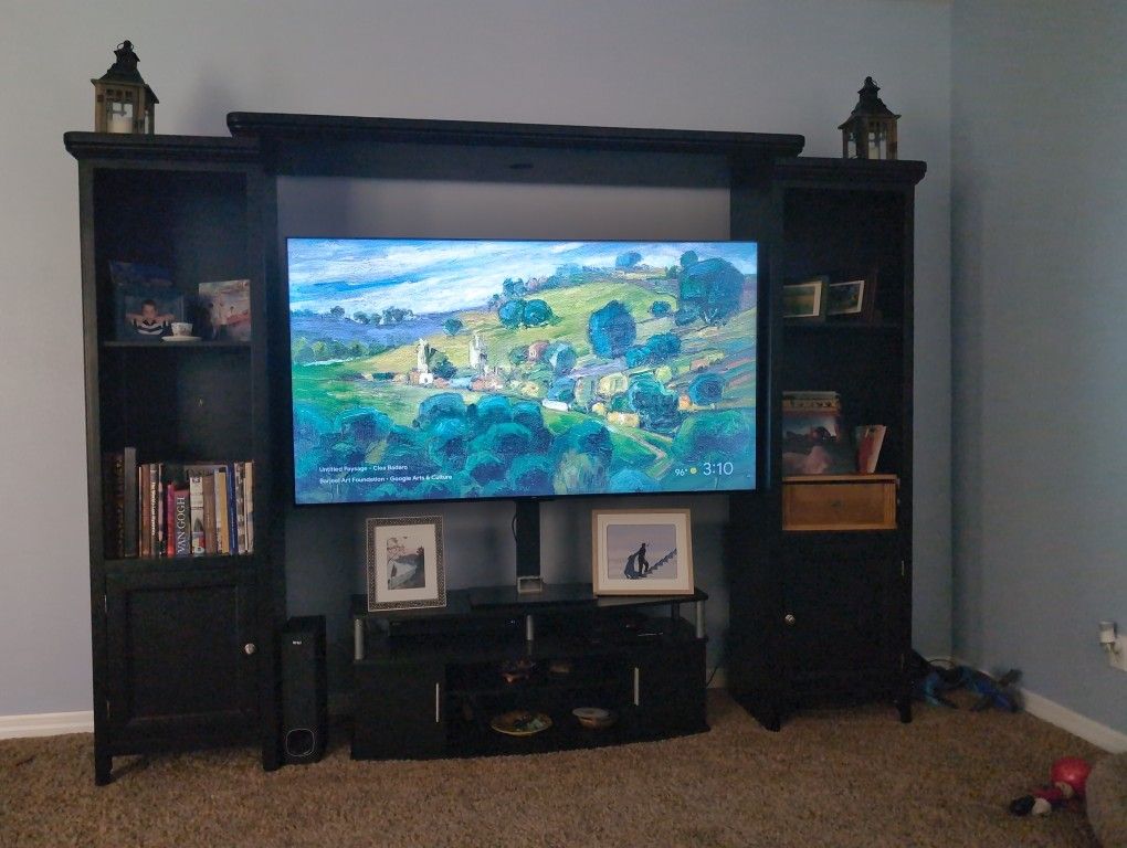 Hutch/ 2 Shelve Towers With Island On Top