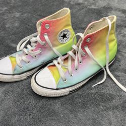 Converse All Star Unisex Shoes in good shape!  Men’s 4 or Women’s 6.  