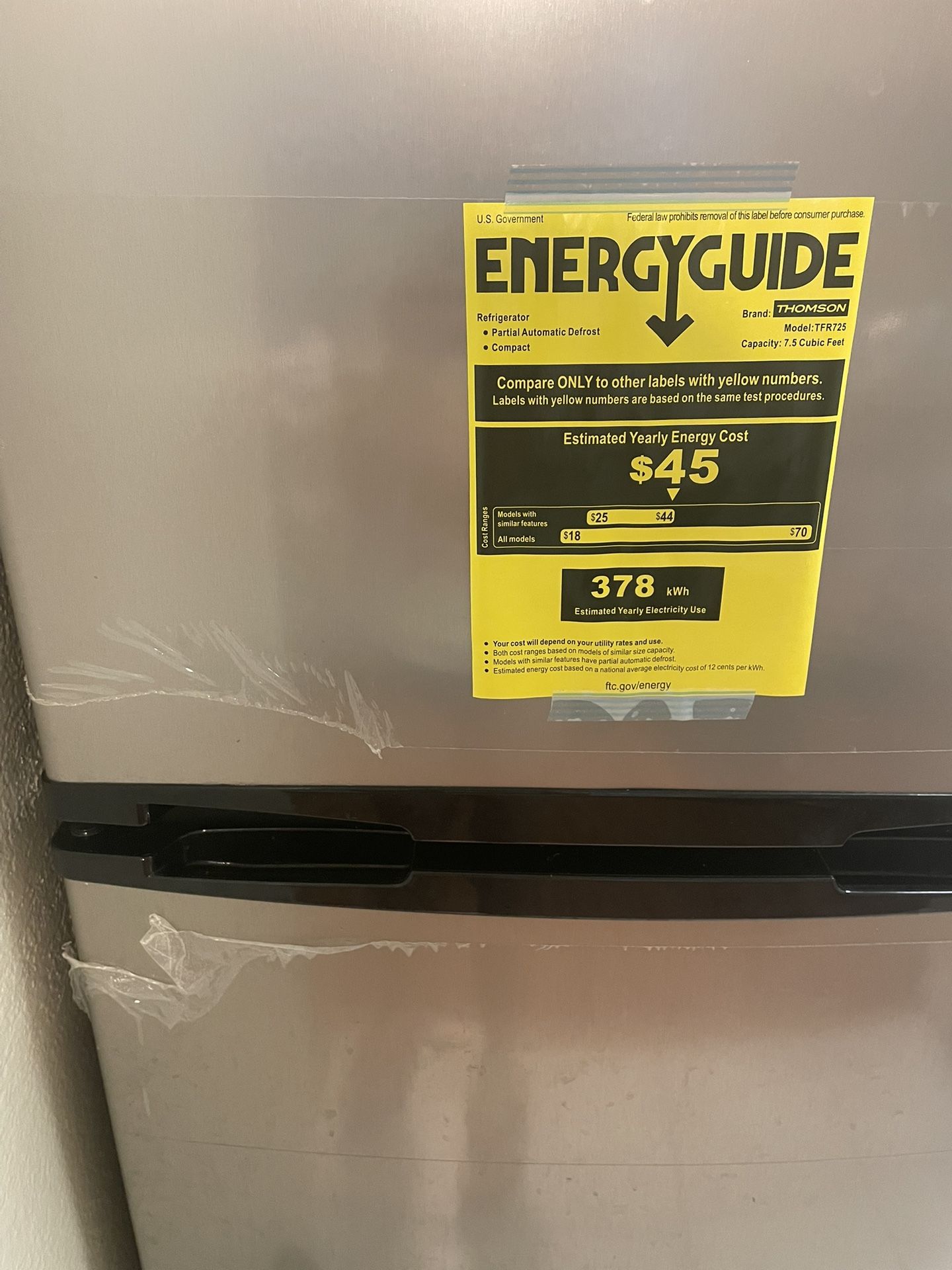 Top-Freezer Refrigerator 7.5 cu. ft - Thomson