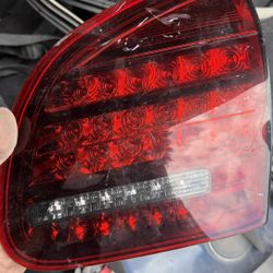 Porsche cayenne e14 right side tail light OEM