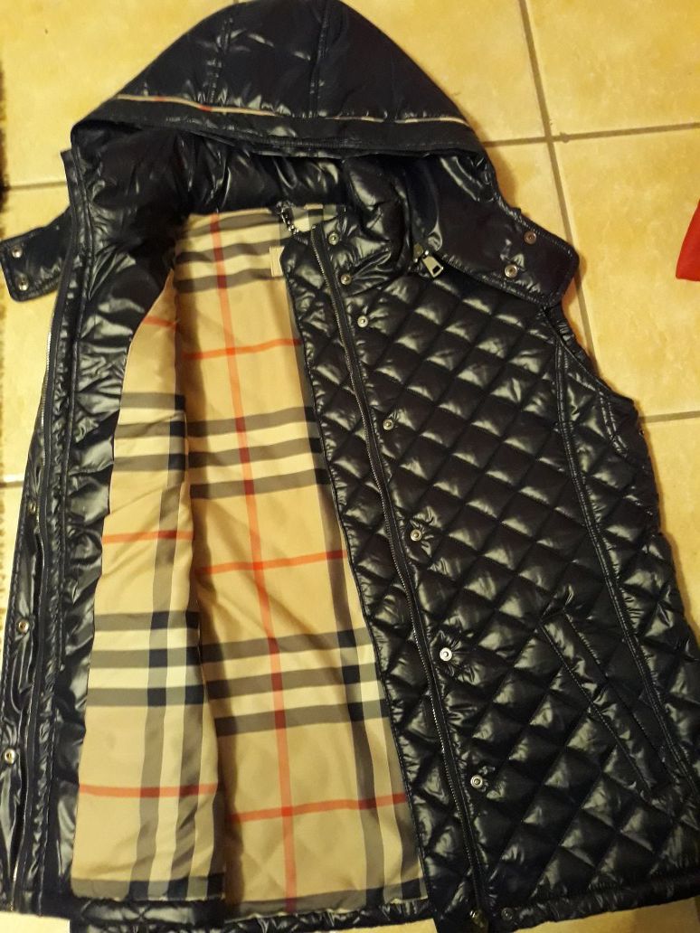 Authentic Burberry women's vest size Xl new