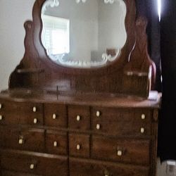 Dresser With Mirror