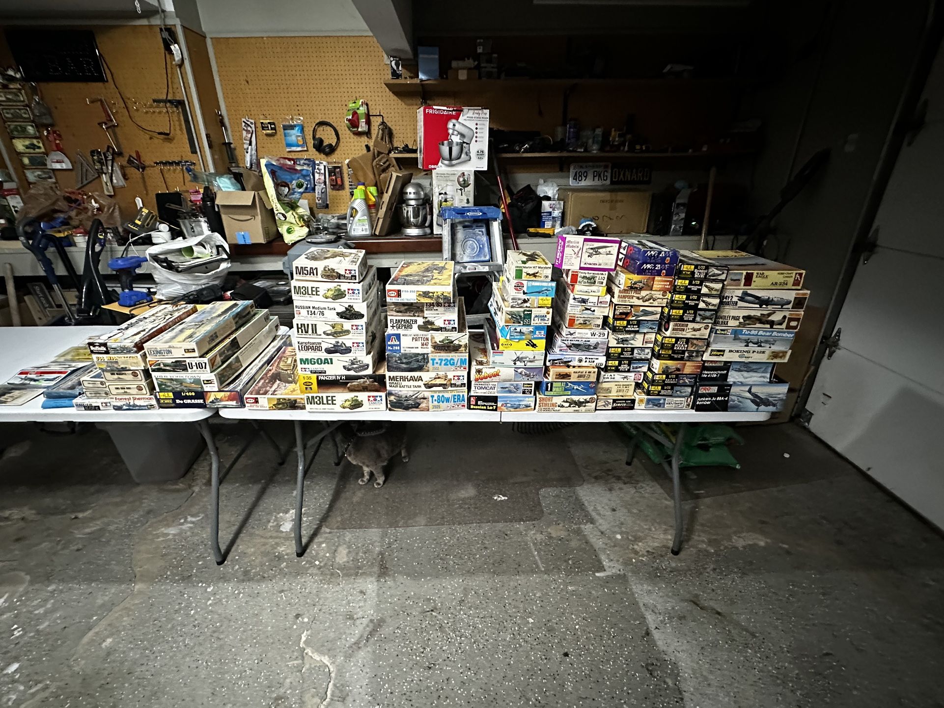 Collectibles Kits, Airplanes, Ships And Tanks
