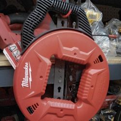 MILWAUKEE 50' POLYESTER FISH TAPE W/ NON - CONDUCTIVE TIP