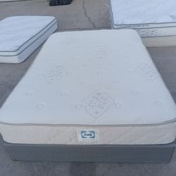 Sealy Full Size Mattress And Box Spring 