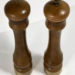 Salt And Pepper Mill Set