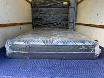 Serta perfectsleeper Queen Mattress - Delivery Available 