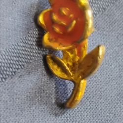 Pretty Little Rose Pin / Brooch