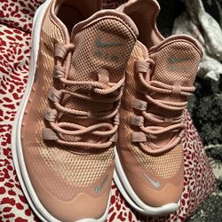 Tennis shoes Nike women